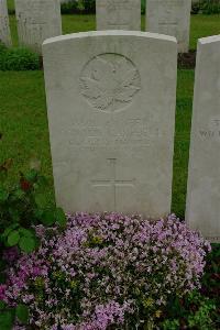 Etaples Military Cemetery - Campbell, Donald